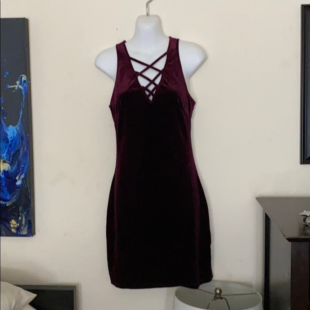 FASHION NOVA BODYCON BURGUNDY DRESS - M (4/6)